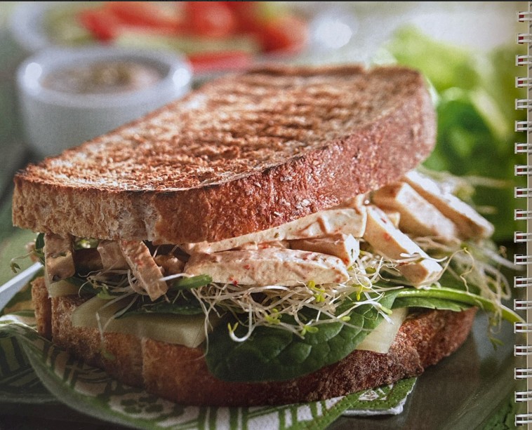 Sandwich au tofu cajun